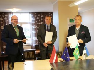 Parakstīts līgums par kopēja Valgas – Valkas pilsētas centra būvdarbiem 